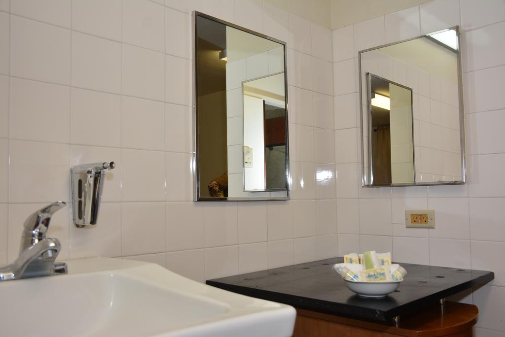 Hostal Universitario San German Ngoại thất bức ảnh